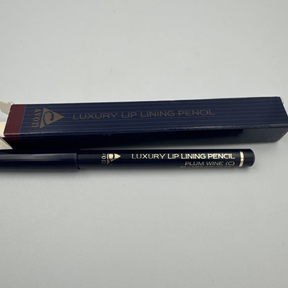 New Avon Luxury lip lining‎ pencil- Plum wine